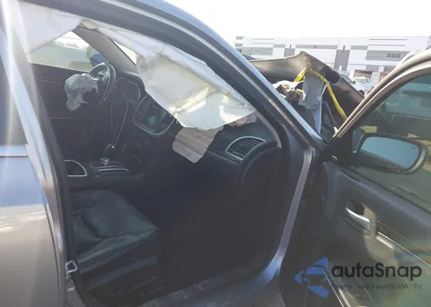 2018 Chrysler 300 Limited Awd z USA, uszkodzony, nr VIN 2C3CCAKG2JH177462